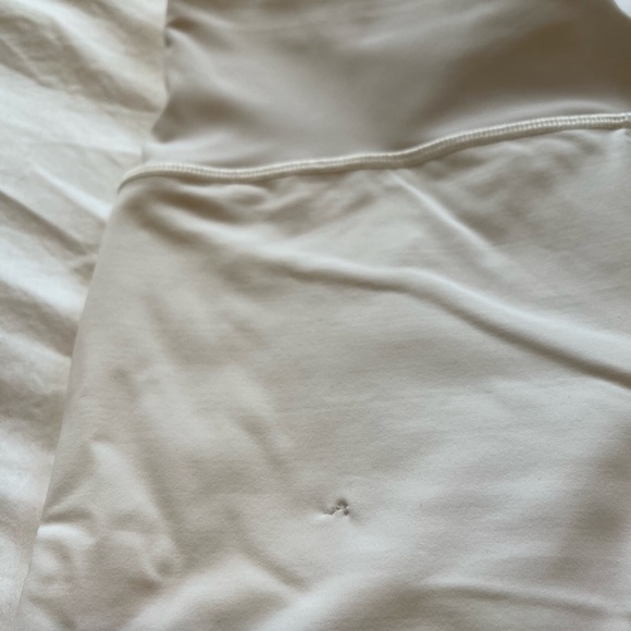Lululemon White Leggings Train Times 7/8 Pant Size 6 with small hole - Picture 13 of 16